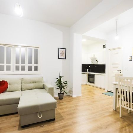 At Bazaar Central Apartment ティラナ エクステリア 写真