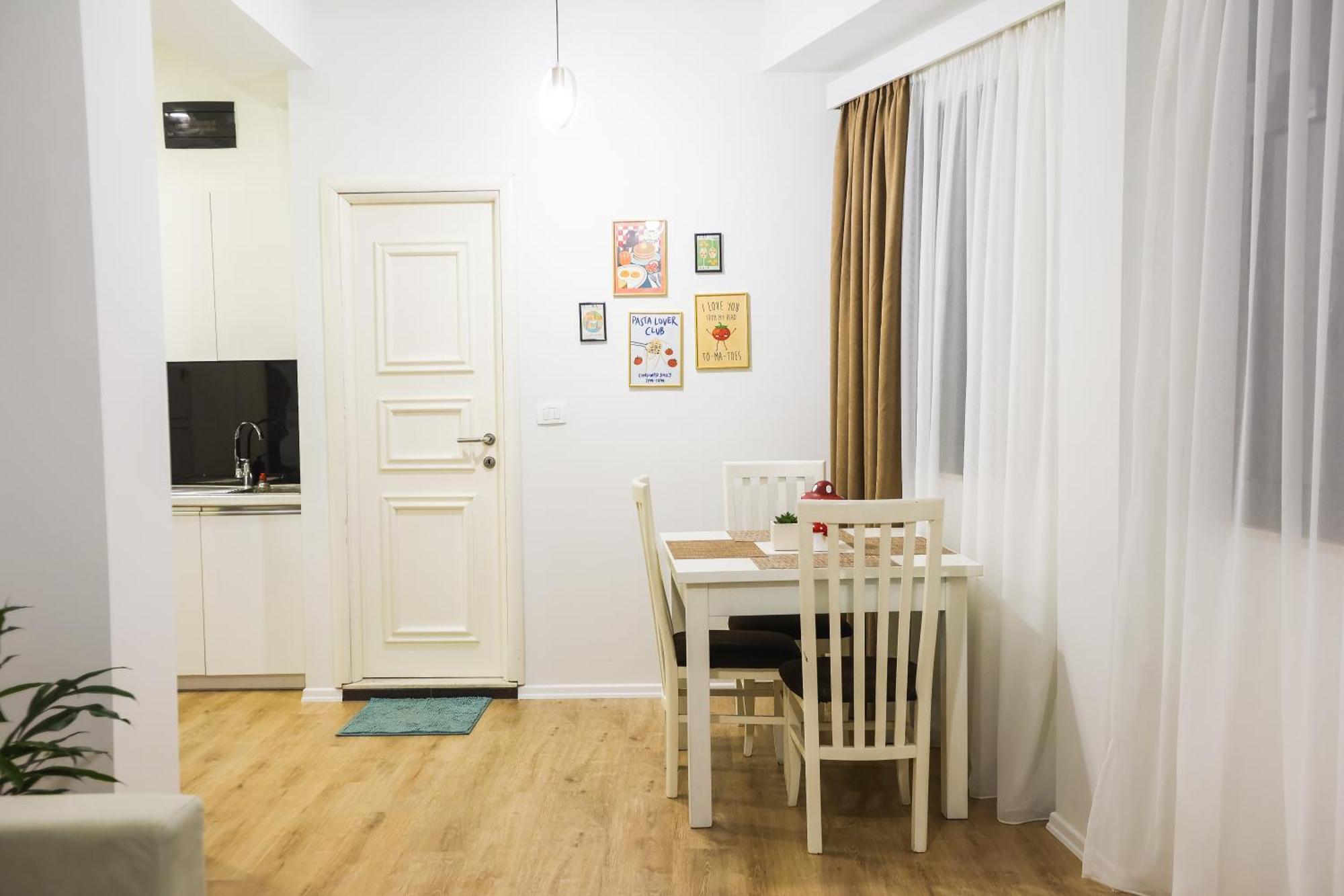 At Bazaar Central Apartment ティラナ エクステリア 写真